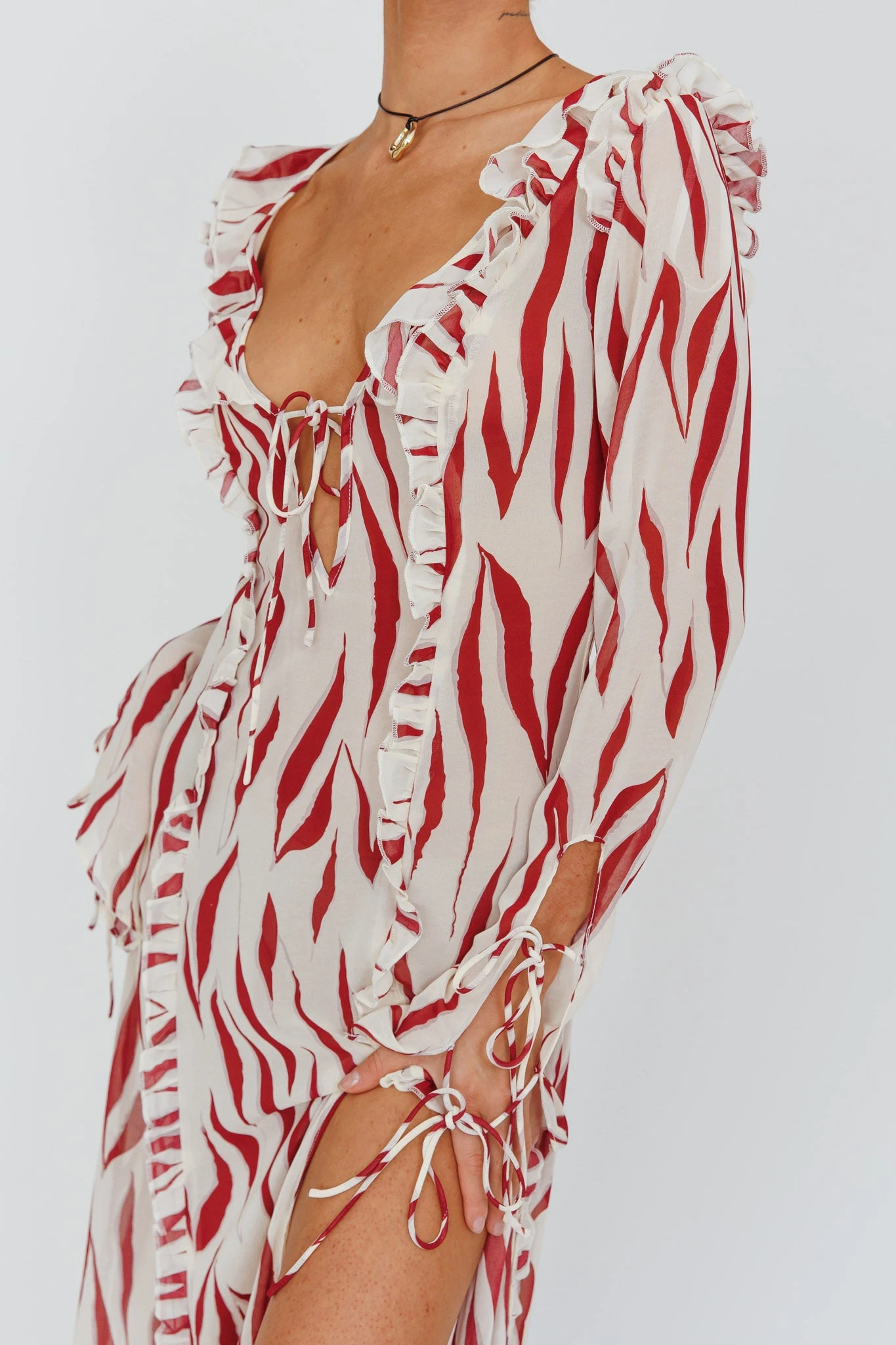 Oasis Moon Frill Trim Maxi Dress Printed Ruby 4 Oasis Moon Frill Trim Maxi Dress Printed Ruby - Image 4